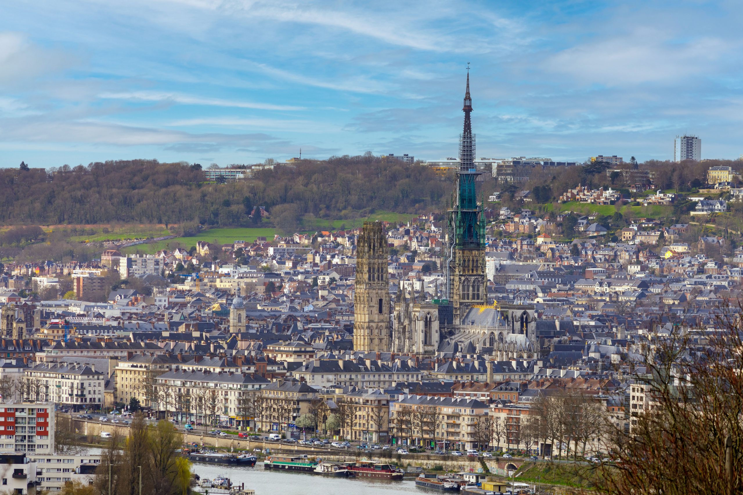 Photo de Mont-Saint-Aignan vue de loin et en hauteur