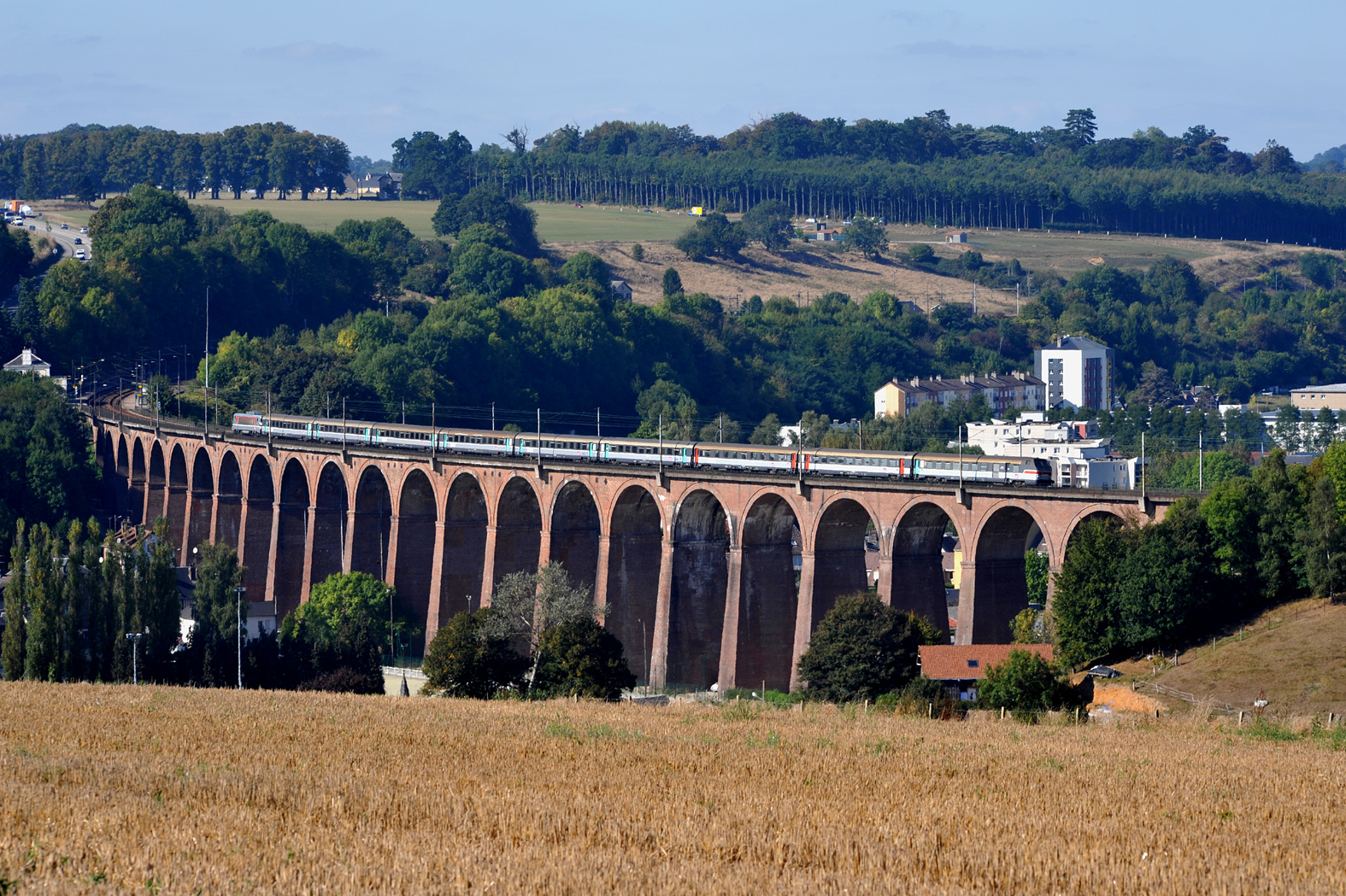 Photo de Barentin et de son pont ferroviaire